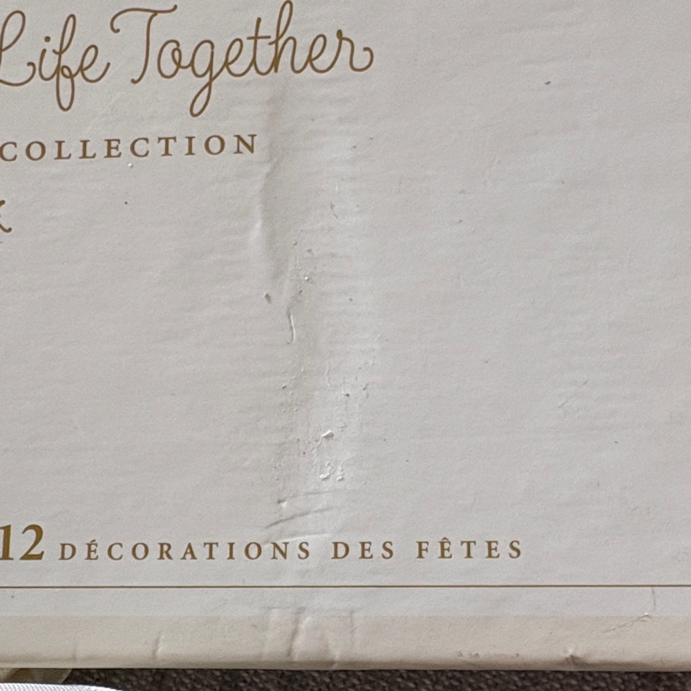 Hallmark Keepsake Cream Ornament Box, 2006 - Picture 4 of 4